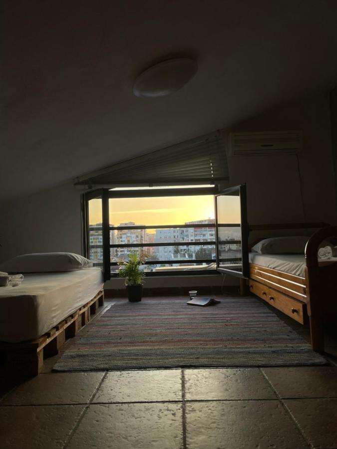 Cozy Big Apartment With Balcony Тирана Екстериор снимка