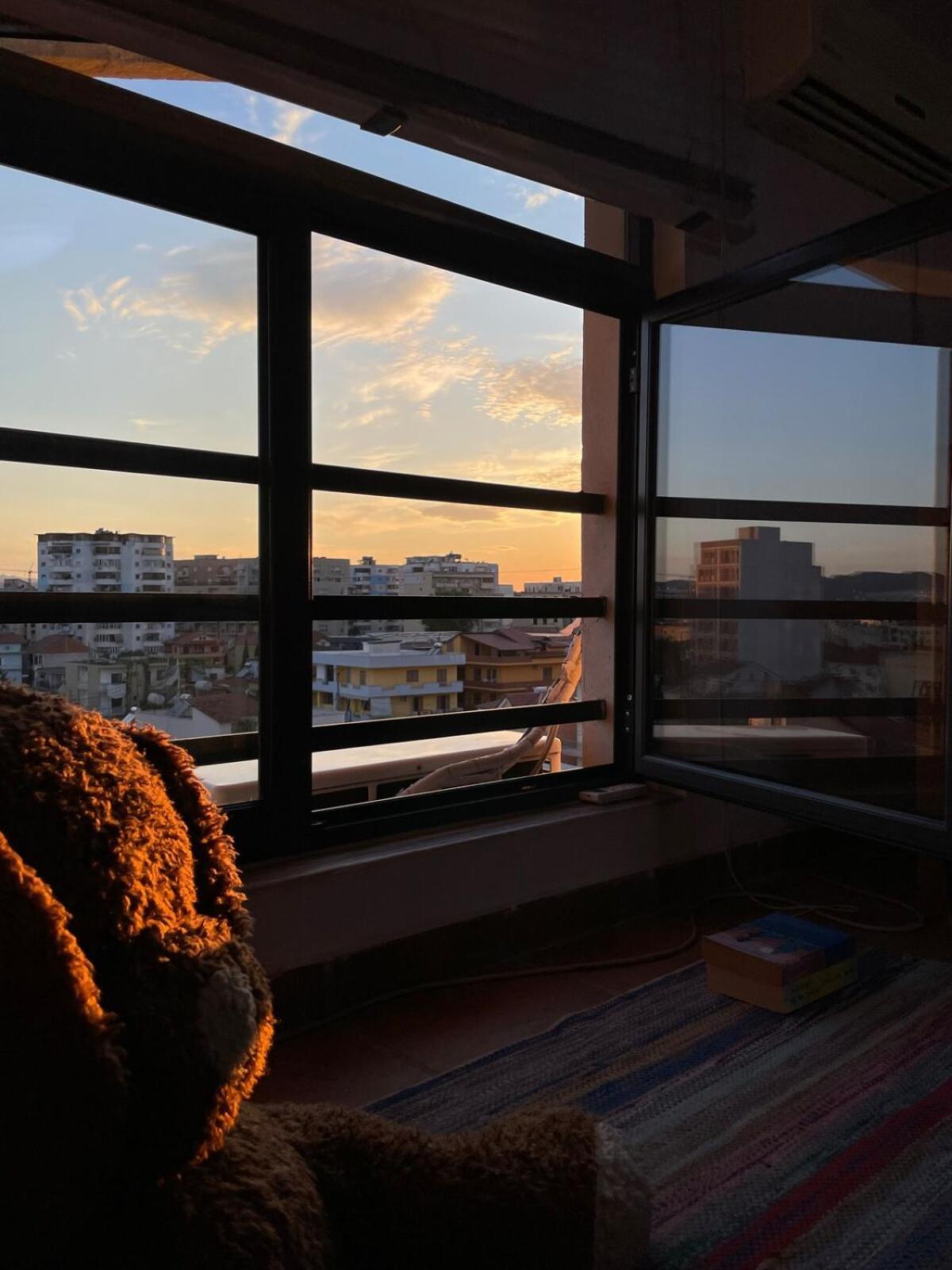 Cozy Big Apartment With Balcony Тирана Екстериор снимка