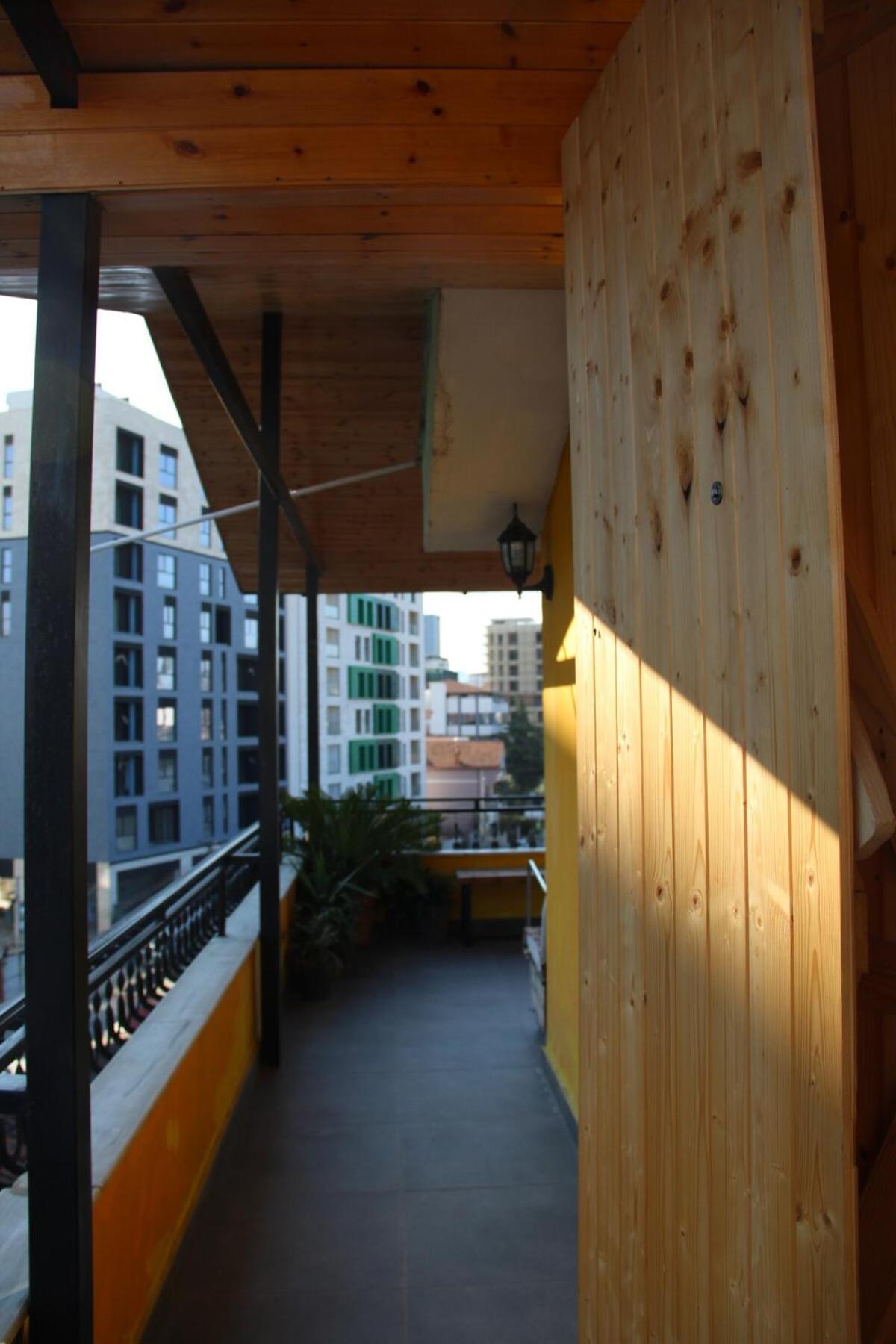 Cozy Big Apartment With Balcony Тирана Екстериор снимка